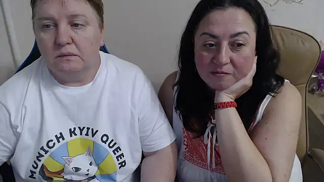 Snapshot of Bertie_Adeline chatting on December 13, 2025, 8:04 pm Bertie Adeline online show from December 13, 2025, 8:04 pm