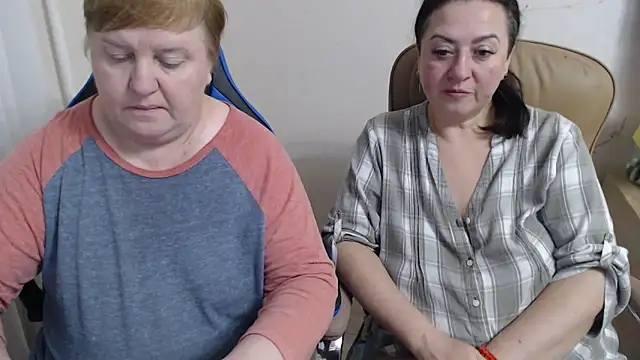 Snapshot of Bertie_Adeline chatting on October 25, 2025, 7:58 pm Bertie Adeline online show from October 25, 2025, 7:58 pm