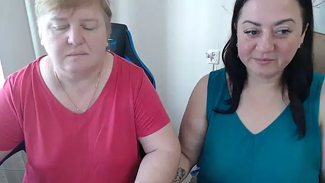 Snapshot of Bertie_Adeline chatting on November 2, 2025, 7:02 am Bertie Adeline online show from November 2, 2025, 7:02 am