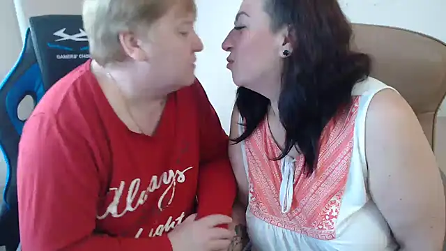 Snapshot of Bertie_Adeline chatting on October 13, 2025, 6:48 am Bertie Adeline online show from October 13, 2025, 6:48 am