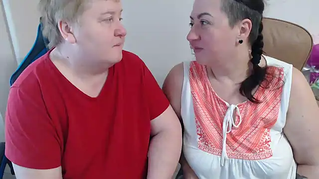 Snapshot of Bertie_Adeline chatting on December 18, 2025, 7:02 am Bertie Adeline online show from December 18, 2025, 7:02 am