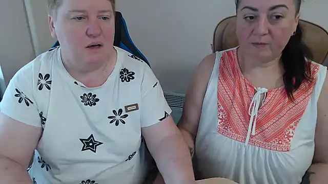 Snapshot of Bertie_Adeline chatting on November 28, 2025, 9:42 am Bertie Adeline online show from November 28, 2025, 9:42 am