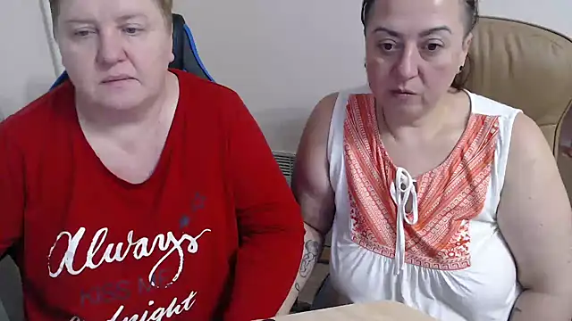 Snapshot of Bertie_Adeline chatting on November 27, 2025, 8:42 pm Bertie Adeline online show from November 27, 2025, 8:42 pm