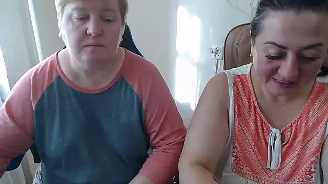 Snapshot of Bertie_Adeline chatting on October 30, 2025, 7:39 am Bertie Adeline online show from October 30, 2025, 7:39 am