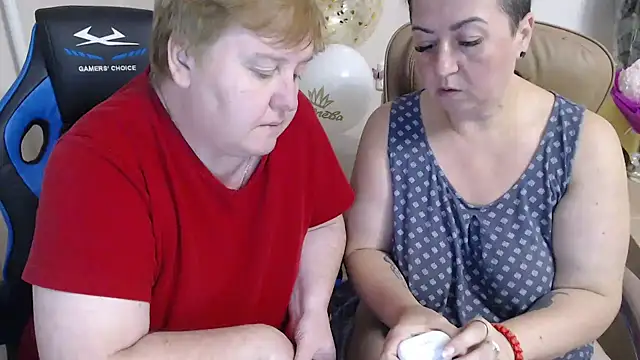 Snapshot of Bertie_Adeline chatting on October 18, 2025, 7:38 pm Bertie Adeline online show from October 18, 2025, 7:38 pm