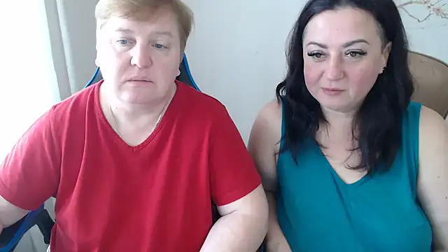 Snapshot of Bertie_Adeline chatting on September 28, 2025, 8:10 am Bertie Adeline online show from September 28, 2025, 8:10 am