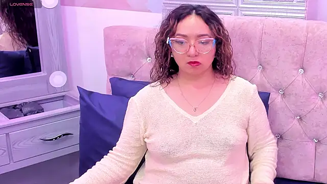 Snapshot of leyla_smithh chatting on October 11, 2025, 12:17 pm leyla smithh online show from October 11, 2025, 12:17 pm