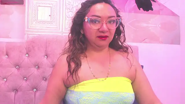 Snapshot of leyla_smithh chatting on October 27, 2025, 12:17 pm leyla smithh online show from October 27, 2025, 12:17 pm