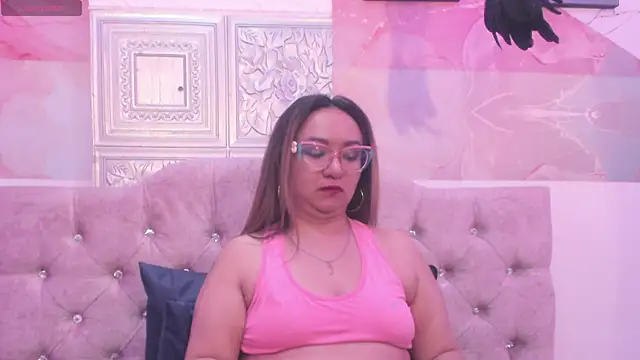 Snapshot of leyla_smithh chatting on October 17, 2025, 12:29 pm leyla smithh online show from October 17, 2025, 12:29 pm