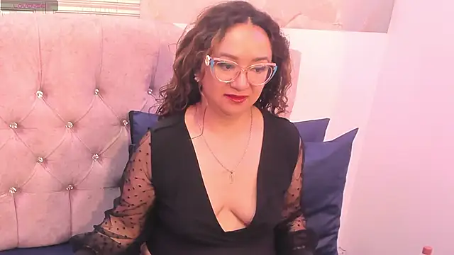 Snapshot of leyla_smithh chatting on October 12, 2025, 1:34 pm leyla smithh online show from October 12, 2025, 1:34 pm