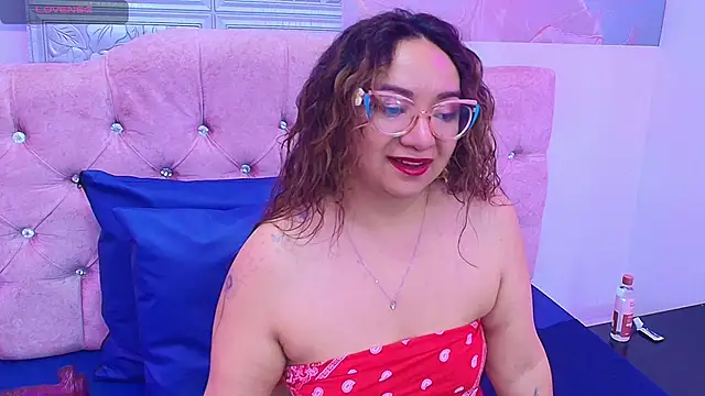 Snapshot of leyla_smithh chatting on October 5, 2025, 1:46 pm leyla smithh online show from October 5, 2025, 1:46 pm