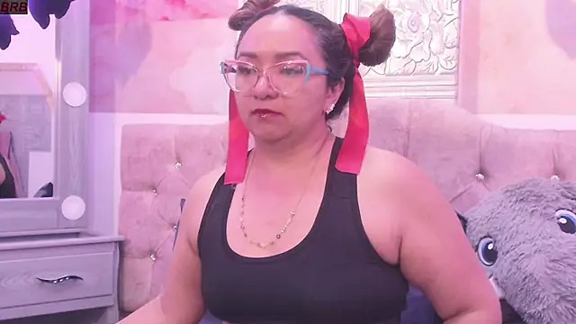 Snapshot of leyla_smithh chatting on October 28, 2025, 12:48 pm leyla smithh online show from October 28, 2025, 12:48 pm