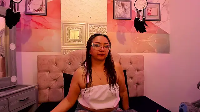 Snapshot of leyla_smithh chatting on October 29, 2025, 12:37 pm leyla smithh online show from October 29, 2025, 12:37 pm