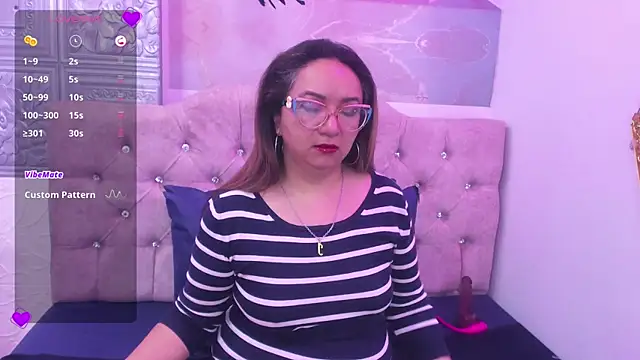 Snapshot of leyla_smithh chatting on October 18, 2025, 12:18 pm leyla smithh online show from October 18, 2025, 12:18 pm