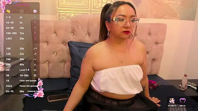 Snapshot of leyla_smithh chatting on October 4, 2025, 11:56 am leyla smithh online show from October 4, 2025, 11:56 am