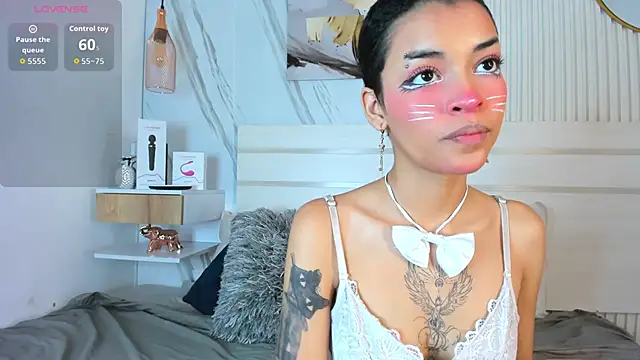 AnnyKitty  online show from October 11, 2025, 7:48 pm