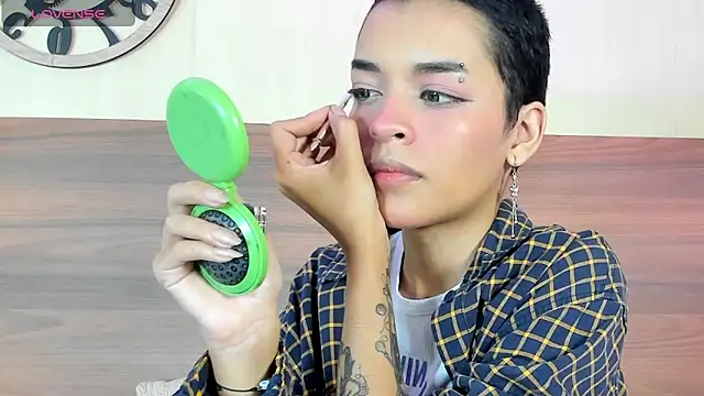 AnnyKitty  online show from October 13, 2025, 4:14 am