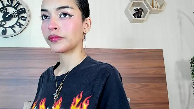 AnnyKitty  online show from October 3, 2025, 3:52 am