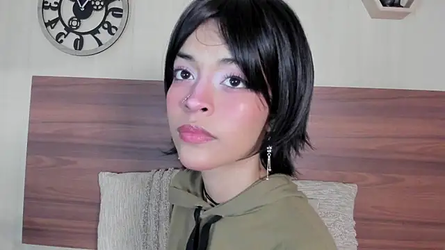 AnnyKitty  online show from September 18, 2025, 4:04 am