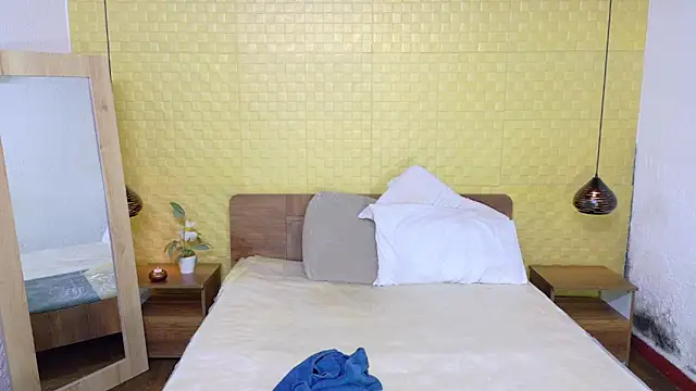 fat naughtyass online show from March 29, 2026, 1:24 pm