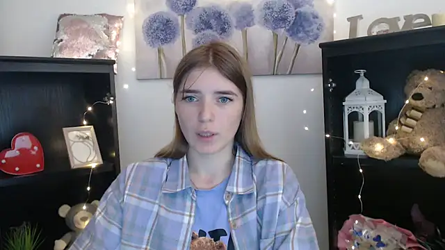 Snapshot of JuiceLips__ chatting on September 19, 2025, 9:46 am JuiceLips online show from September 19, 2025, 9:46 am