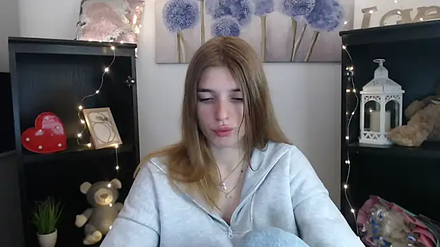 Snapshot of JuiceLips__ chatting on October 9, 2025, 9:21 am JuiceLips online show from October 9, 2025, 9:21 am