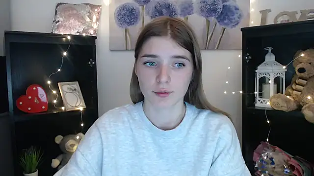 Snapshot of JuiceLips__ chatting on September 29, 2025, 4:12 pm JuiceLips online show from September 29, 2025, 4:12 pm