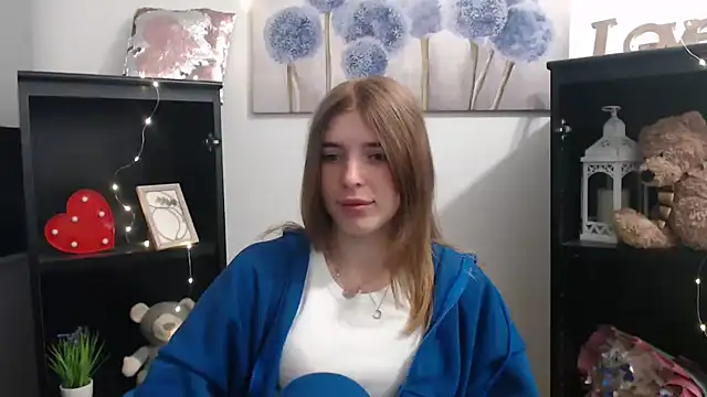 Snapshot of JuiceLips__ chatting on October 7, 2025, 2:40 pm JuiceLips online show from October 7, 2025, 2:40 pm