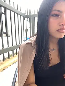 KloePink  online show from October 2, 2025, 2:09 pm