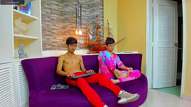 Holdme Hot online show from September 15, 2025, 3:18 am