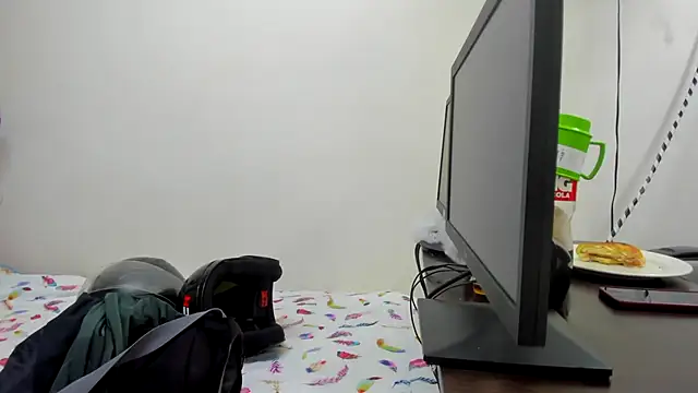 Holdme Hot online show from October 20, 2025, 4:03 am