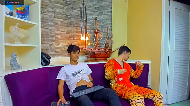 Holdme Hot online show from September 10, 2025, 3:16 am