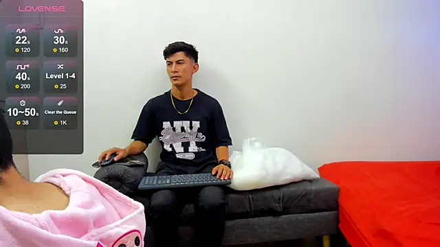 Holdme Hot online show from September 23, 2025, 3:13 am