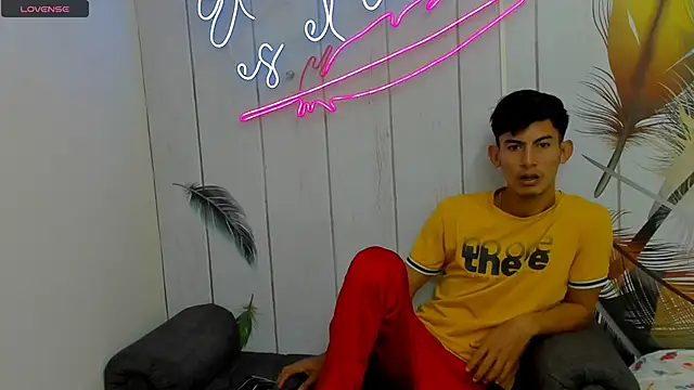 Holdme Hot online show from October 5, 2025, 4:14 am