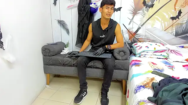 Holdme Hot online show from October 18, 2025, 4:03 am