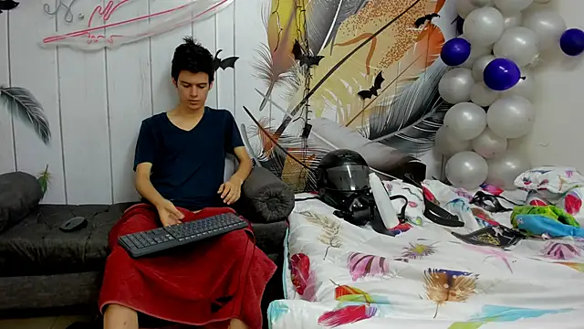 Holdme Hot online show from October 16, 2025, 8:11 am