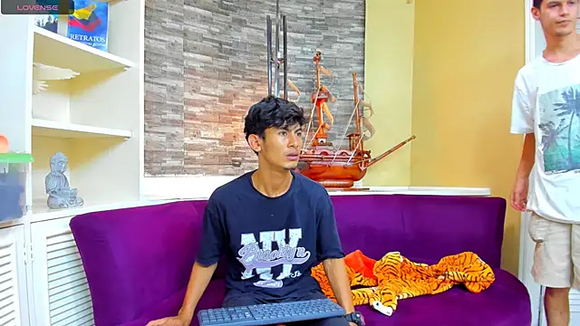 Holdme Hot online show from September 9, 2025, 3:16 am