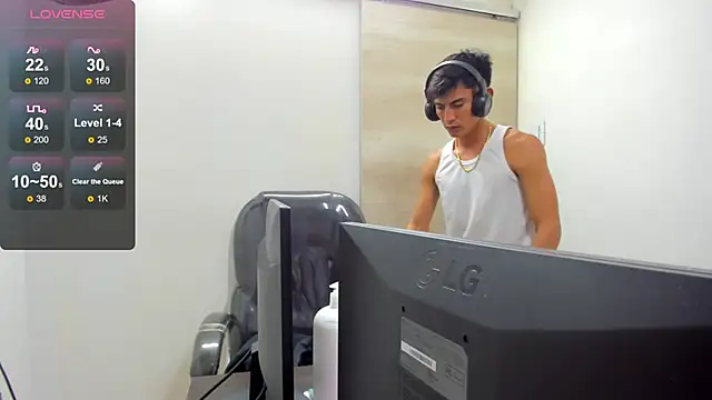 Holdme Hot online show from September 21, 2025, 3:44 am