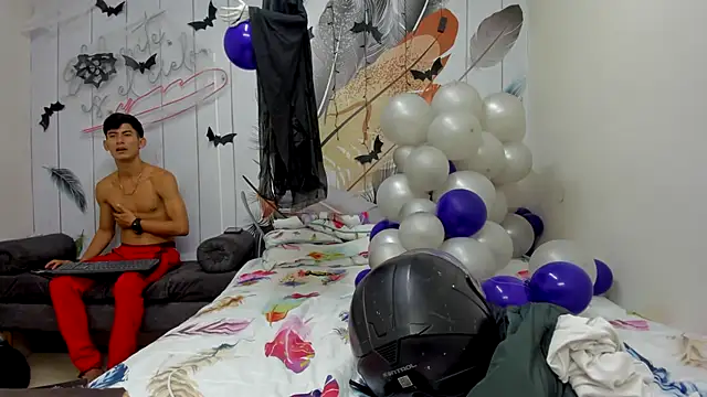 Holdme Hot online show from October 11, 2025, 3:18 am