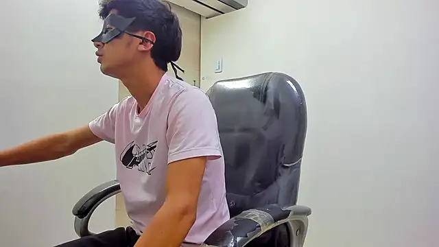 Holdme Hot online show from November 4, 2025, 3:32 am