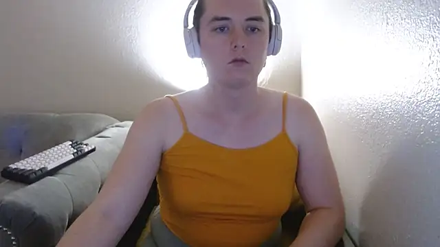 Elliebell online show from November 11, 2025, 9:15 am