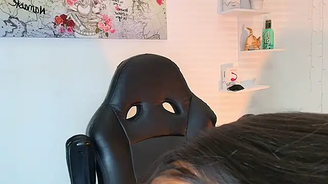 jennifer Scot online show from December 3, 2025, 3:07 am