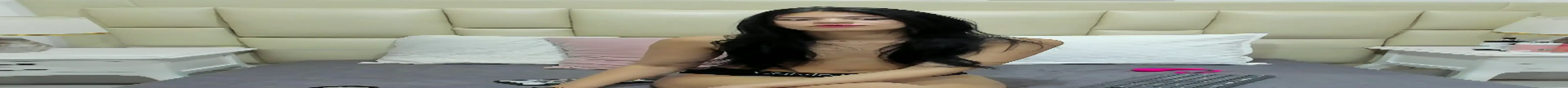 Snapshot of SkinnyGirl_28 chatting on October 18, 2025, 7:16 pm SkinnyGirl 28 online show from October 18, 2025, 7:16 pm