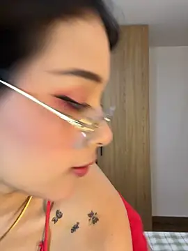 CatadeLuca online show from October 1, 2025, 2:32 pm