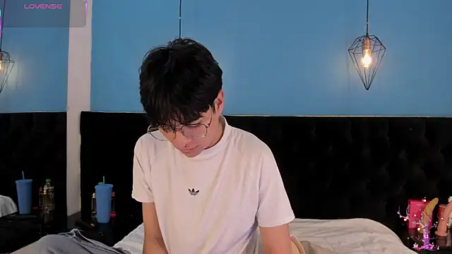 Snapshot of AleAurarashi chatting on October 2, 2025, 11:24 am AleAurarashi online show from October 2, 2025, 11:24 am