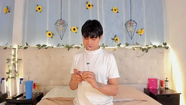 Snapshot of AleAurarashi chatting on October 6, 2025, 7:47 pm AleAurarashi online show from October 6, 2025, 7:47 pm