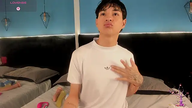 Snapshot of AleAurarashi chatting on September 8, 2025, 10:09 pm AleAurarashi online show from September 8, 2025, 10:09 pm