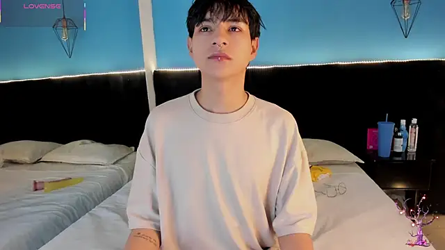 Snapshot of AleAurarashi chatting on September 14, 2025, 2:45 am AleAurarashi online show from September 14, 2025, 2:45 am