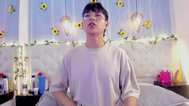 Snapshot of AleAurarashi chatting on October 18, 2025, 4:14 am AleAurarashi online show from October 18, 2025, 4:14 am