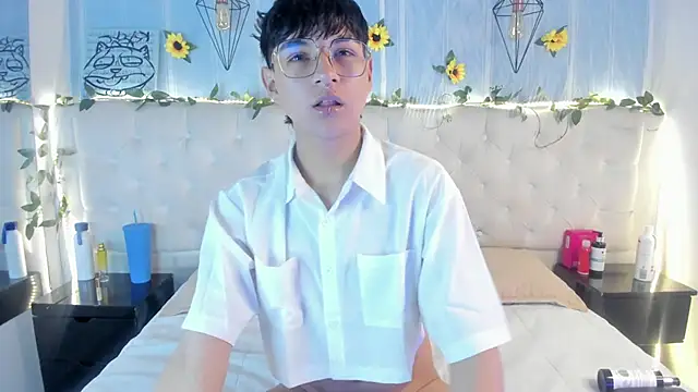 Snapshot of AleAurarashi chatting on October 12, 2025, 12:56 am AleAurarashi online show from October 12, 2025, 12:56 am